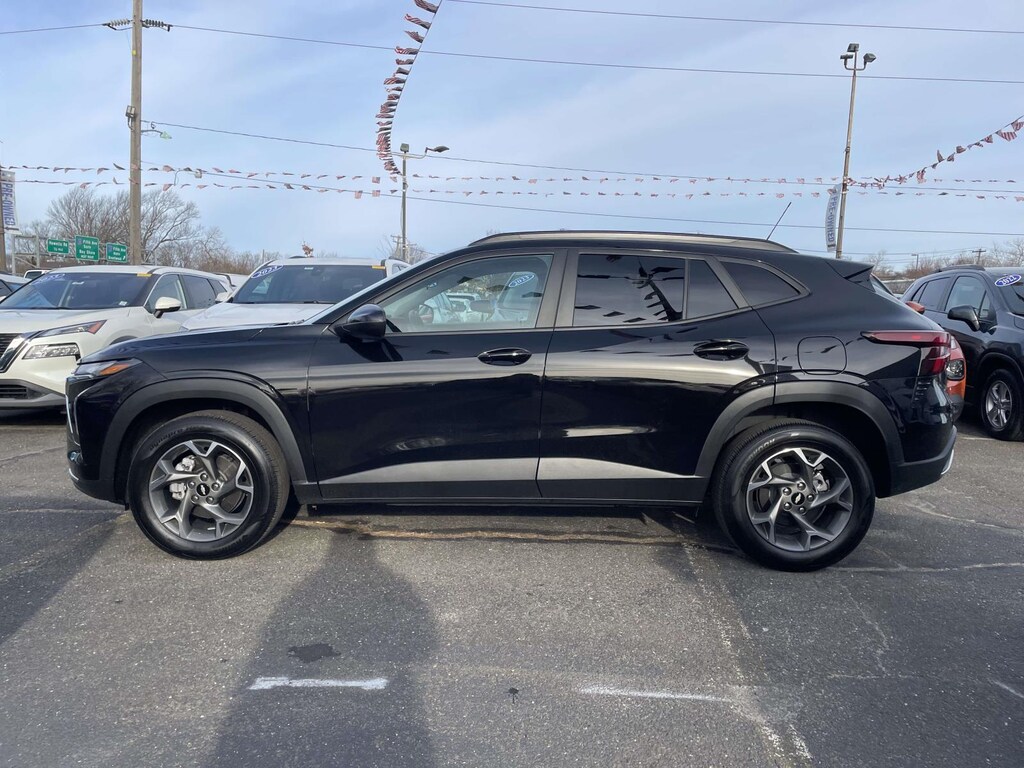 Certified 2025 Chevrolet Trax LT SUV