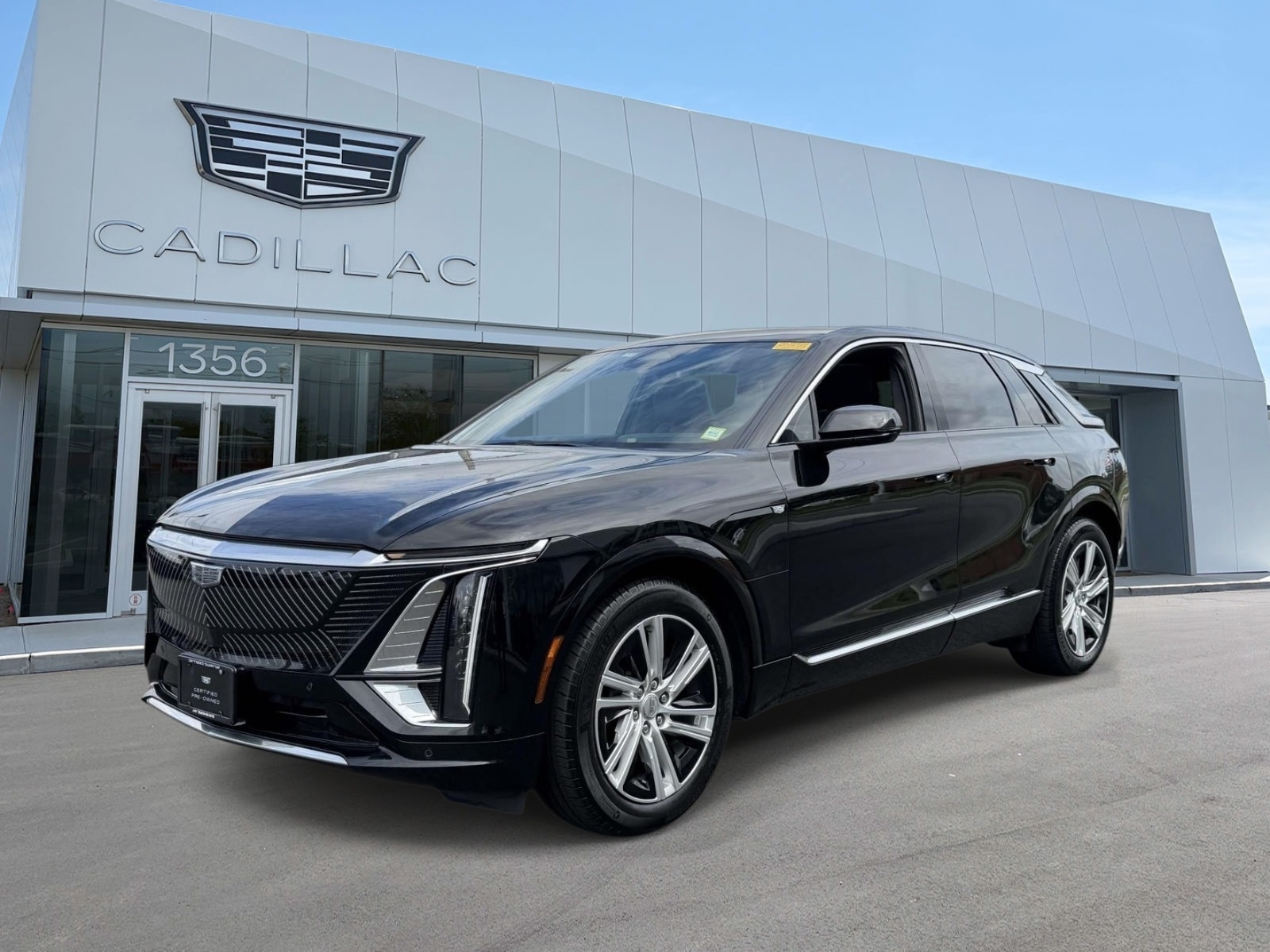 Used 2024 Cadillac LYRIQ Tech with VIN 1GYKPMRK2RZ128520 for sale in Bay Shore, NY
