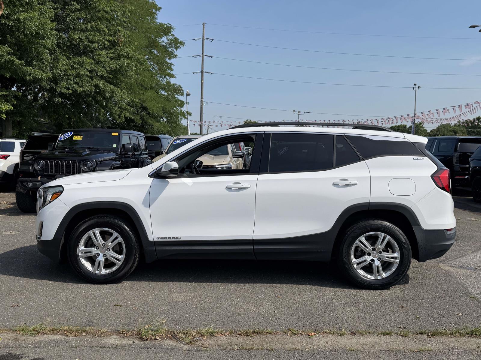 Used 2020 GMC Terrain SLE with VIN 3GKALTEV2LL256055 for sale in Bay Shore, NY