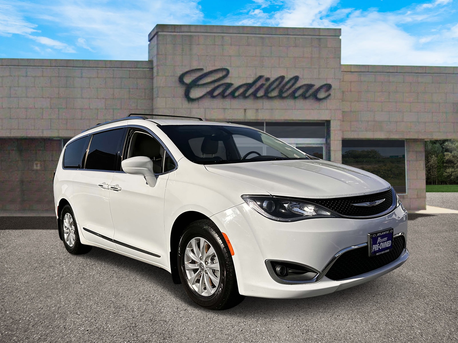 Used 2018 Chrysler Pacifica Touring L with VIN 2C4RC1BG0JR317735 for sale in Bay Shore, NY