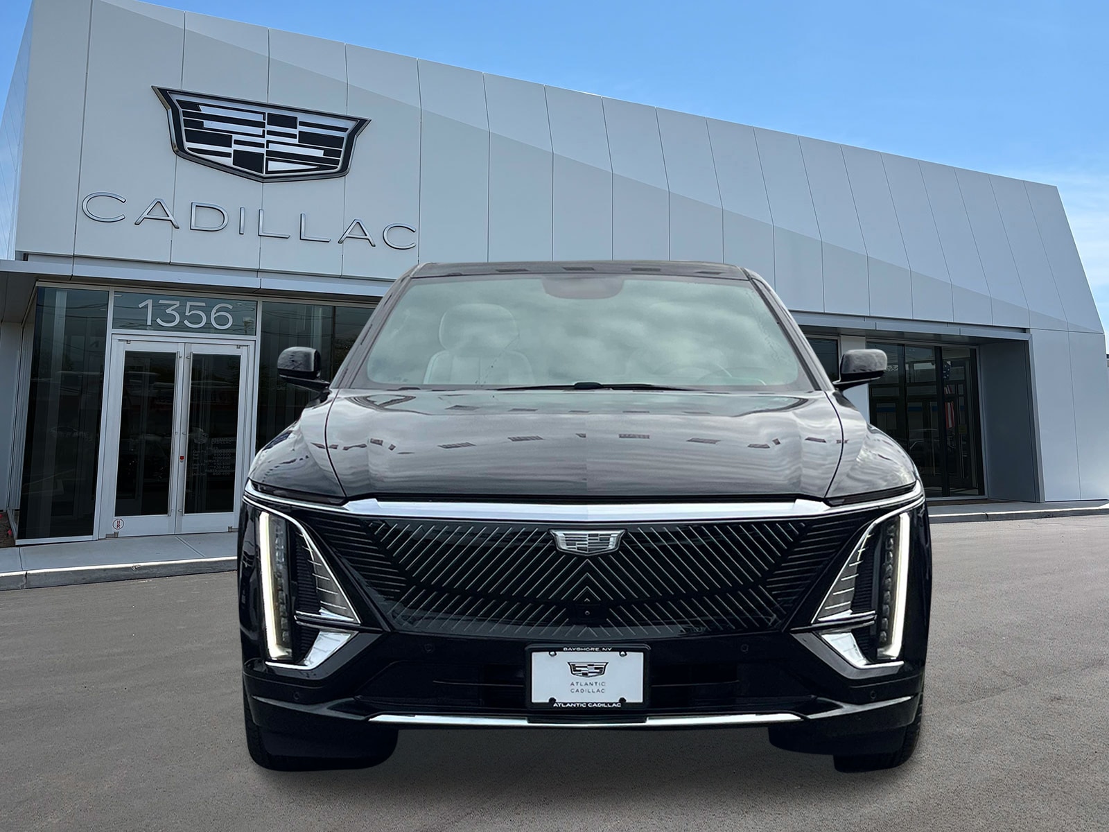 Used 2024 Cadillac LYRIQ Luxury 2 with VIN 1GYKPRRK8RZ112321 for sale in Bay Shore, NY