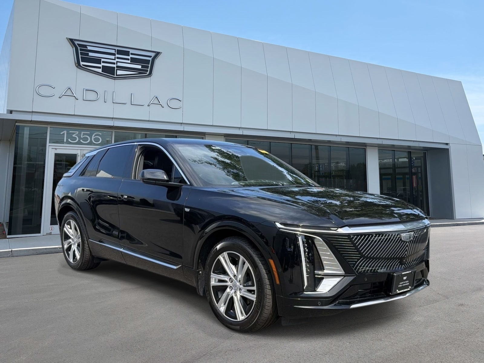 Used 2024 Cadillac LYRIQ Tech with VIN 1GYKPMRL0RZ125933 for sale in Bay Shore, NY