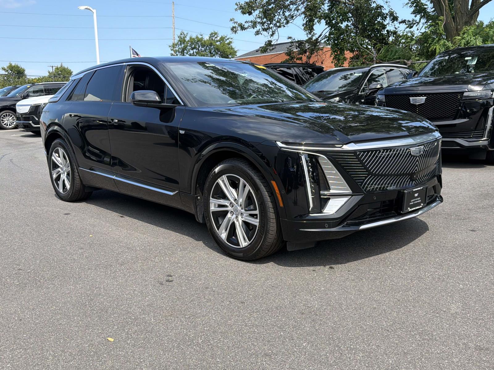 Used 2024 Cadillac LYRIQ Tech with VIN 1GYKPMRL0RZ125933 for sale in Bay Shore, NY