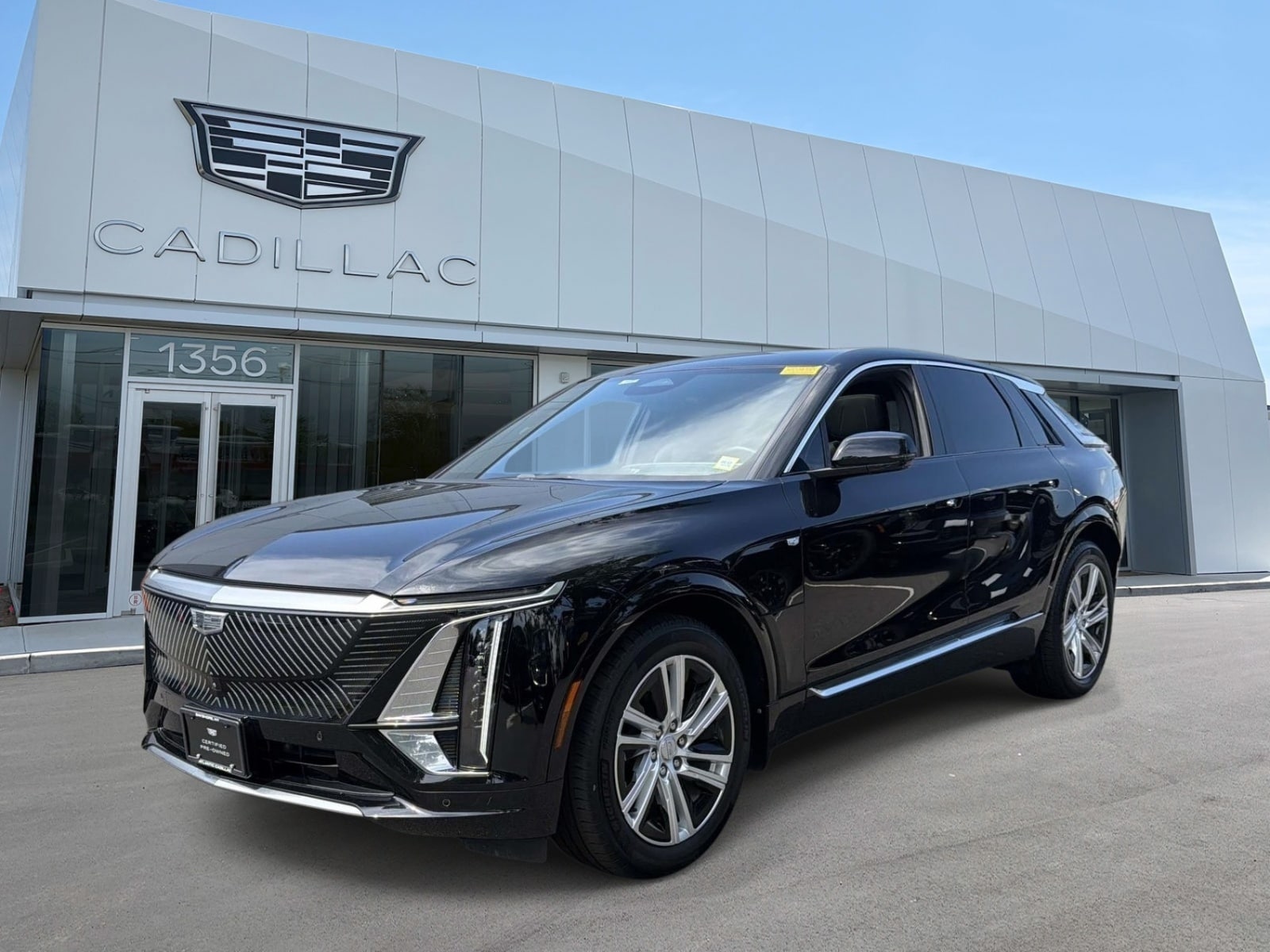 Used 2024 Cadillac LYRIQ Tech with VIN 1GYKPMRL0RZ125933 for sale in Bay Shore, NY