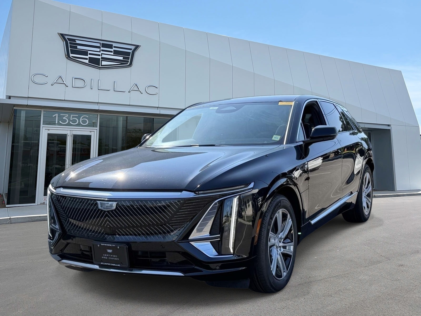 Used 2024 Cadillac LYRIQ Tech with VIN 1GYKPMRK7RZ127539 for sale in Bay Shore, NY