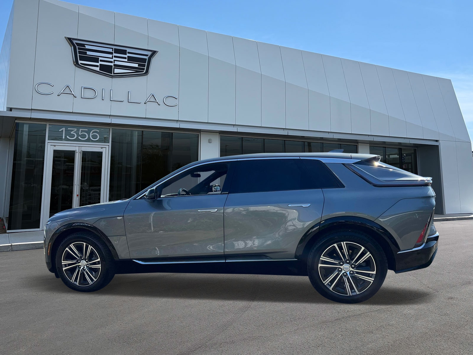 Used 2023 Cadillac LYRIQ Luxury with VIN 1GYKPPRLXPZ002915 for sale in Bay Shore, NY