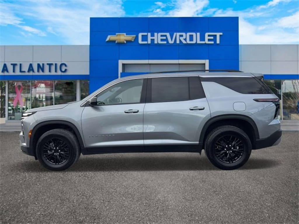 Used 2025 Chevrolet Traverse LT SUV