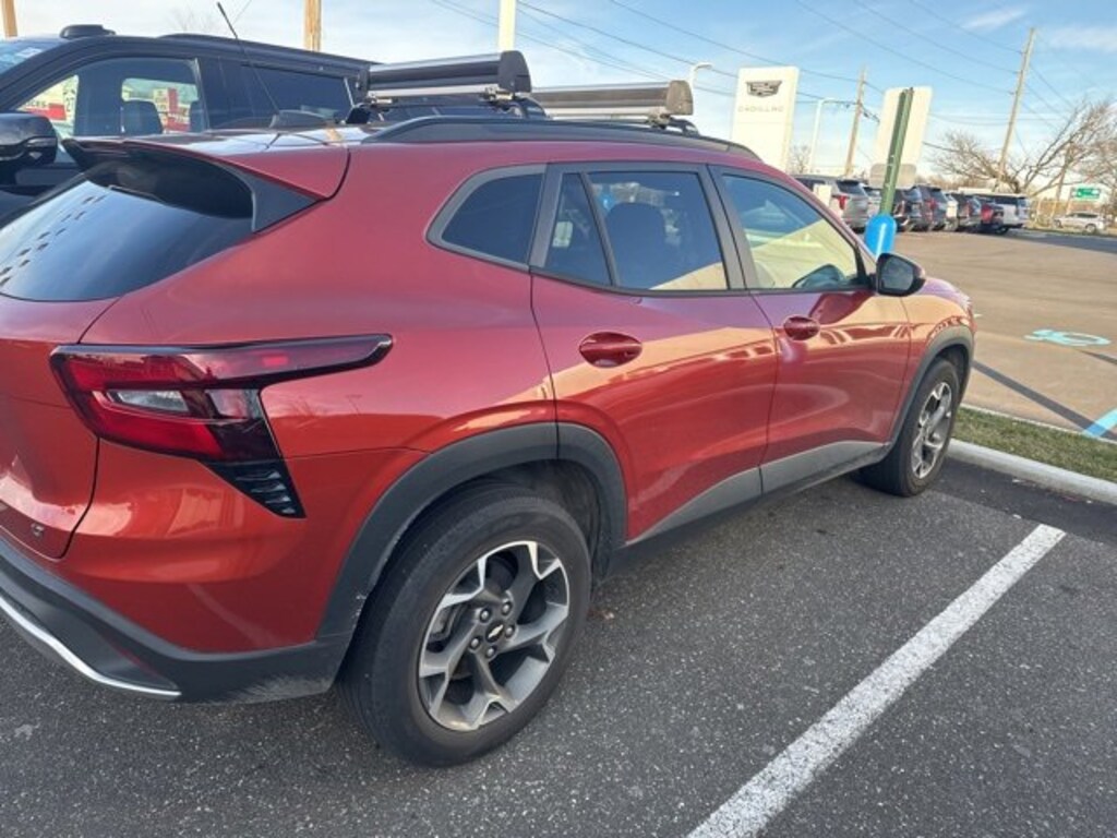 Used 2024 Chevrolet Trax LT SUV