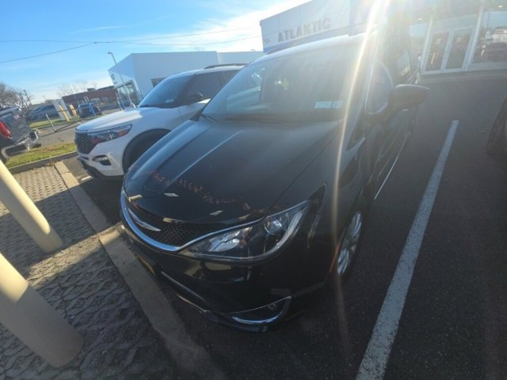 Used 2019 Chrysler Pacifica Touring L