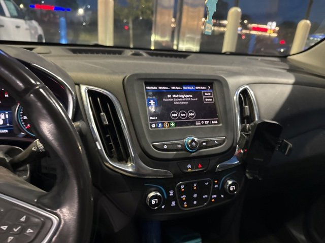 2022 Chevrolet Equinox LT photo 3