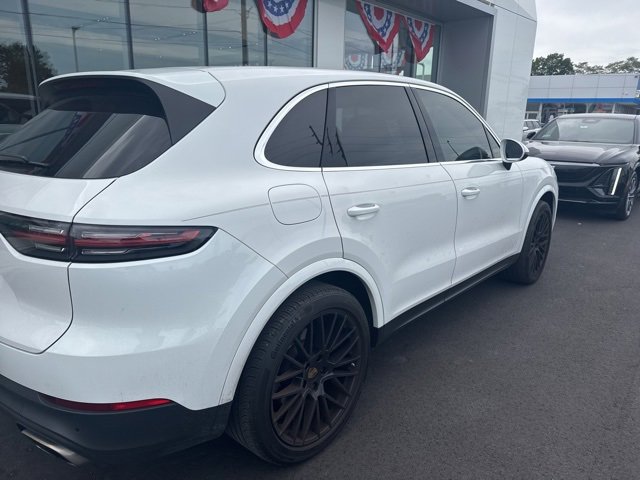 2021 Porsche Cayenne photo 3