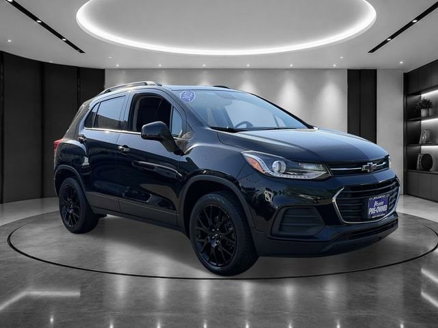 Used 2022 Chevrolet Trax LT with VIN KL7CJPSM7NB569519 for sale in Bay Shore, NY