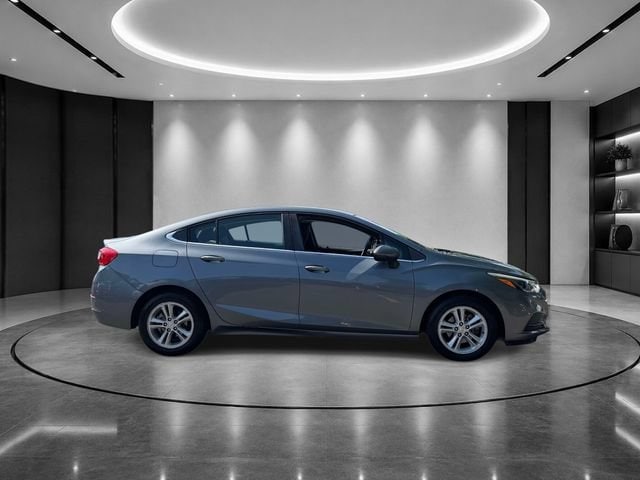 Used 2018 Chevrolet Cruze LT with VIN 1G1BE5SM6J7187303 for sale in Bay Shore, NY
