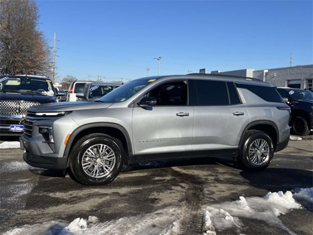 Certified 2025 Chevrolet Traverse LT SUV