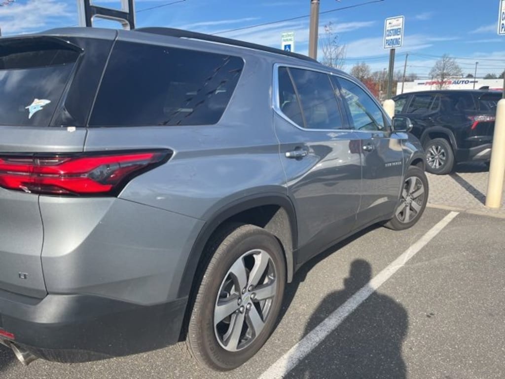 Used 2023 Chevrolet Traverse LT Leather SUV