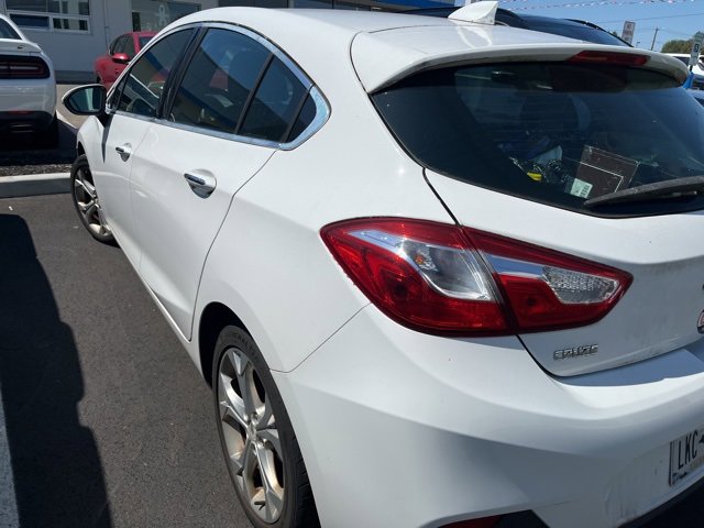 2017 Chevrolet Cruze Premier photo 3