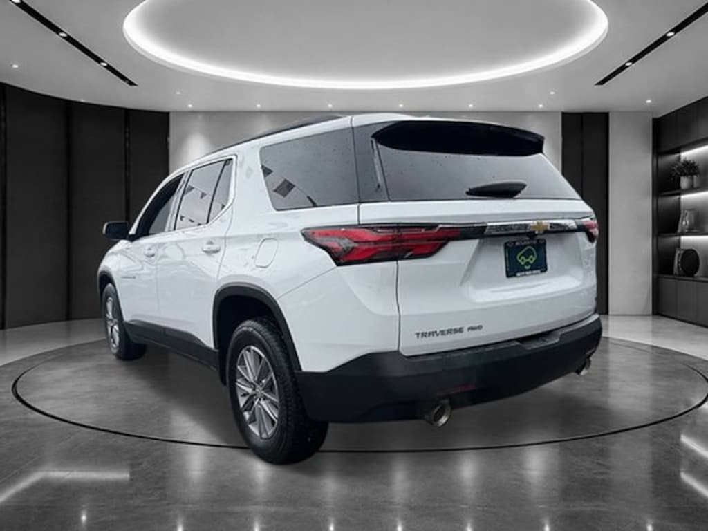 Used 2023 Chevrolet Traverse LT Cloth SUV