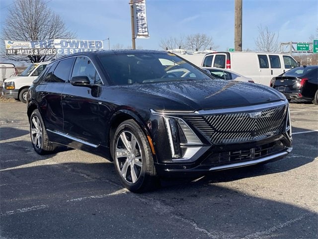 Used 2024 Cadillac LYRIQ Luxury 1 with VIN 1GYKPPRK7RZ106630 for sale in Bay Shore, NY