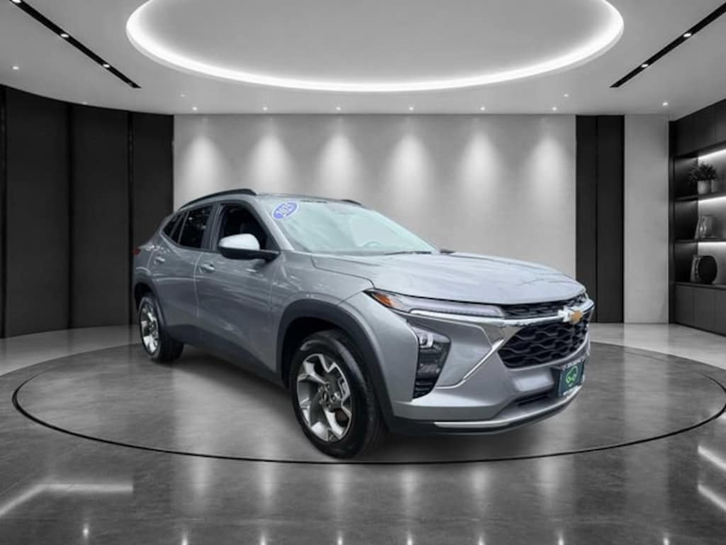 Used 2025 Chevrolet Trax LT SUV