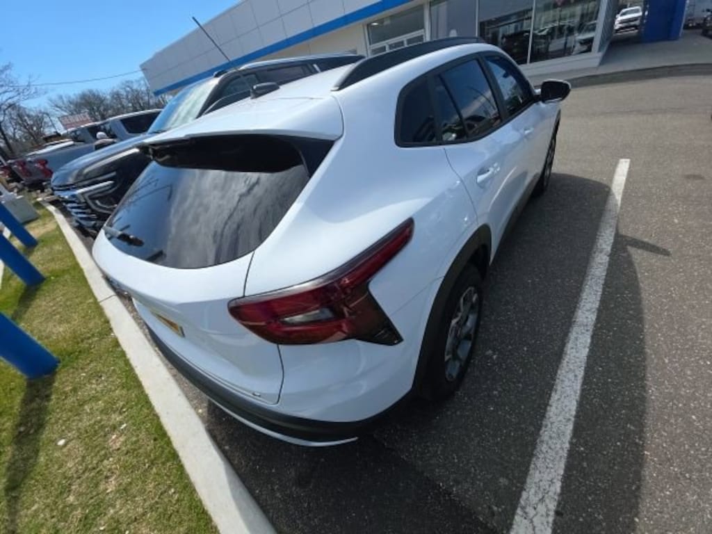 Used 2024 Chevrolet Trax LT SUV