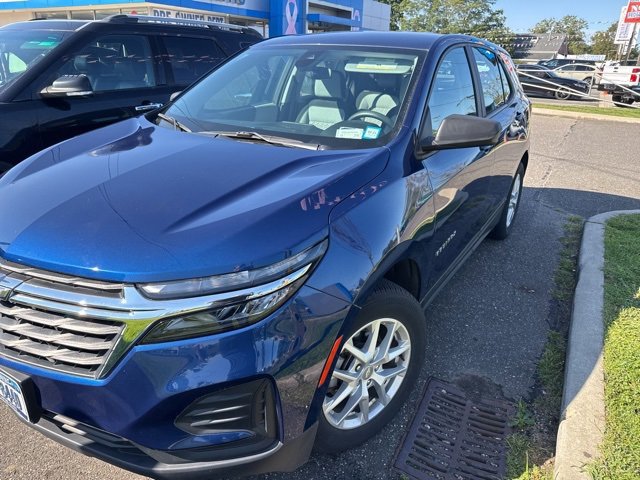 2022 Chevrolet Equinox LS photo 3