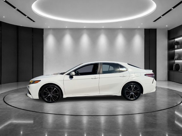 Used 2018 Toyota Camry SE Sedan