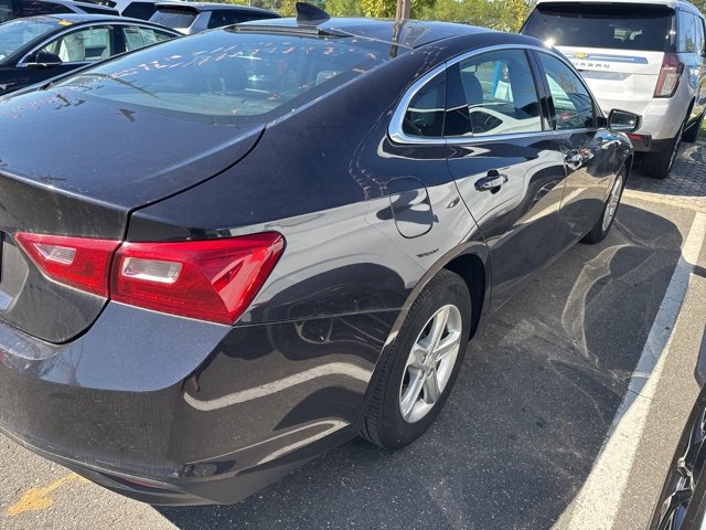 2022 Chevrolet Malibu LS photo 3