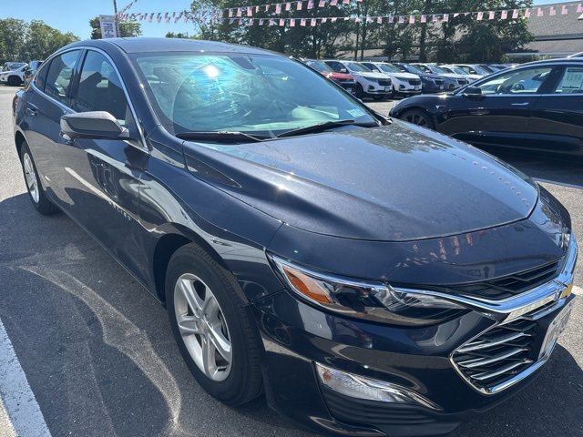 2022 Chevrolet Malibu LS photo 2
