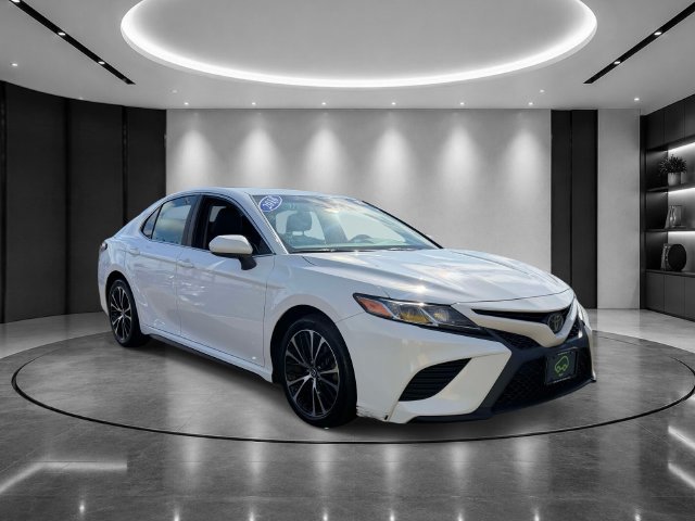 Used 2018 Toyota Camry SE Sedan