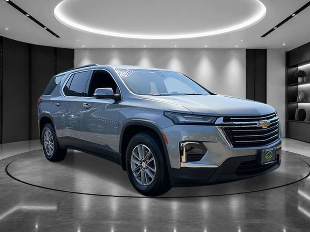 Used 2023 Chevrolet Traverse LT Cloth SUV