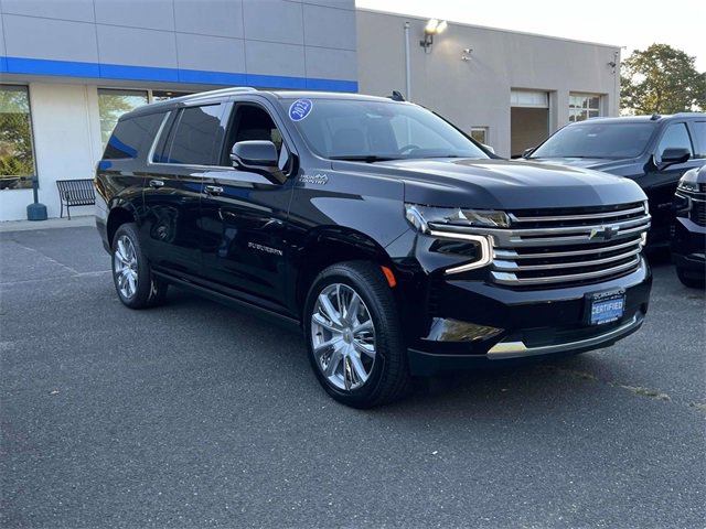 2023 Chevrolet Suburban High Country photo 2