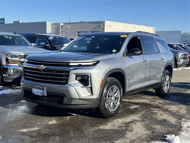 2025 Chevrolet Traverse LT's photo