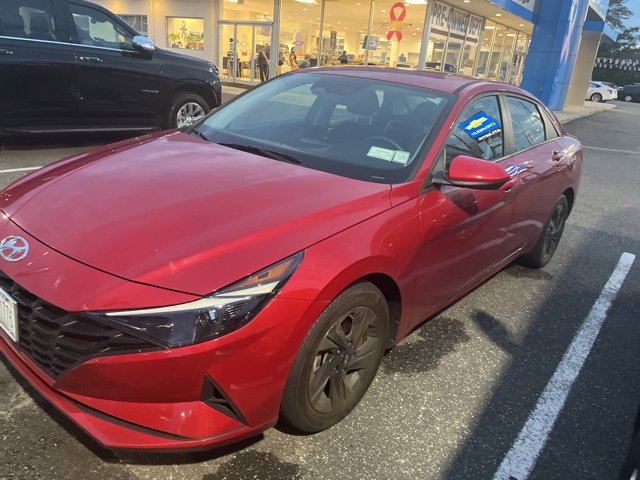2023 Hyundai Elantra SEL photo 2