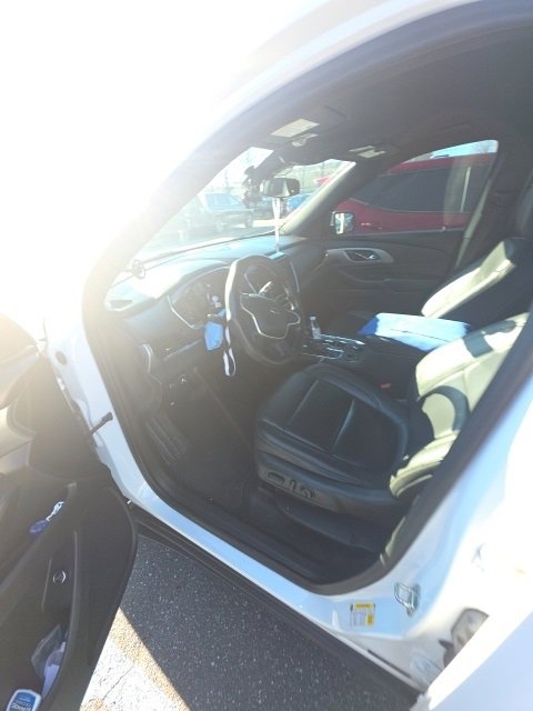 2022 Chevrolet Traverse Leather photo 2