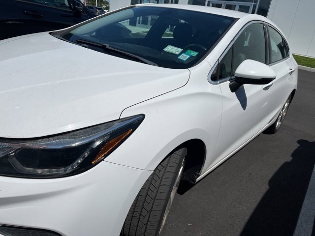 2017 Chevrolet Cruze Premier photo 2