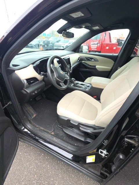 2023 Chevrolet Traverse LS photo 3