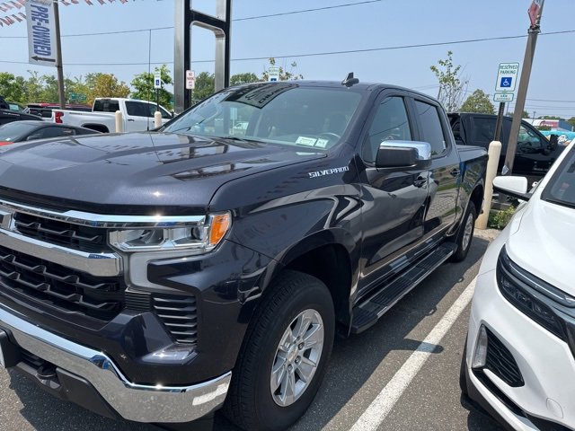 Certified 2022 Chevrolet Silverado 1500 LT with VIN 2GCUDDED7N1511810 for sale in Bay Shore, NY
