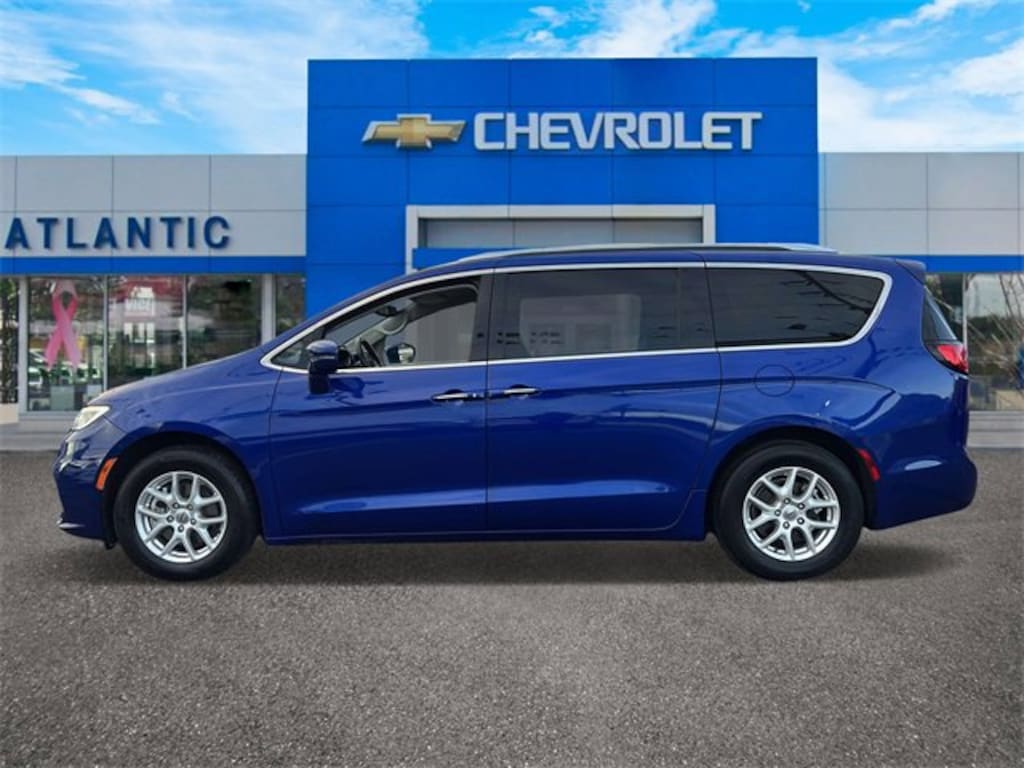 Used 2021 Chrysler Pacifica Touring L Minivan