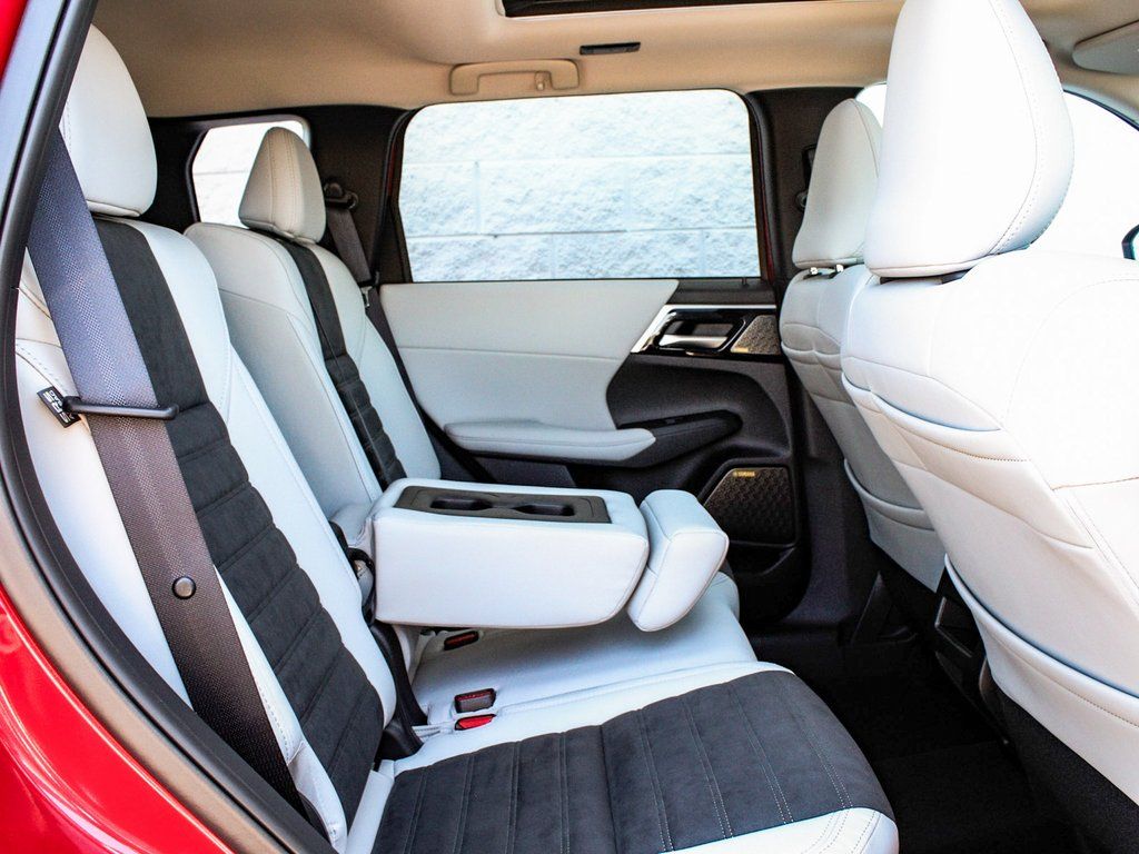 2025 Mitsubishi Outlander SE - Photo 39