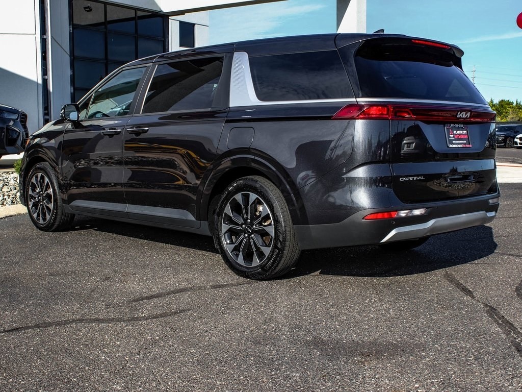 Used 2024 Kia Carnival EX MPV