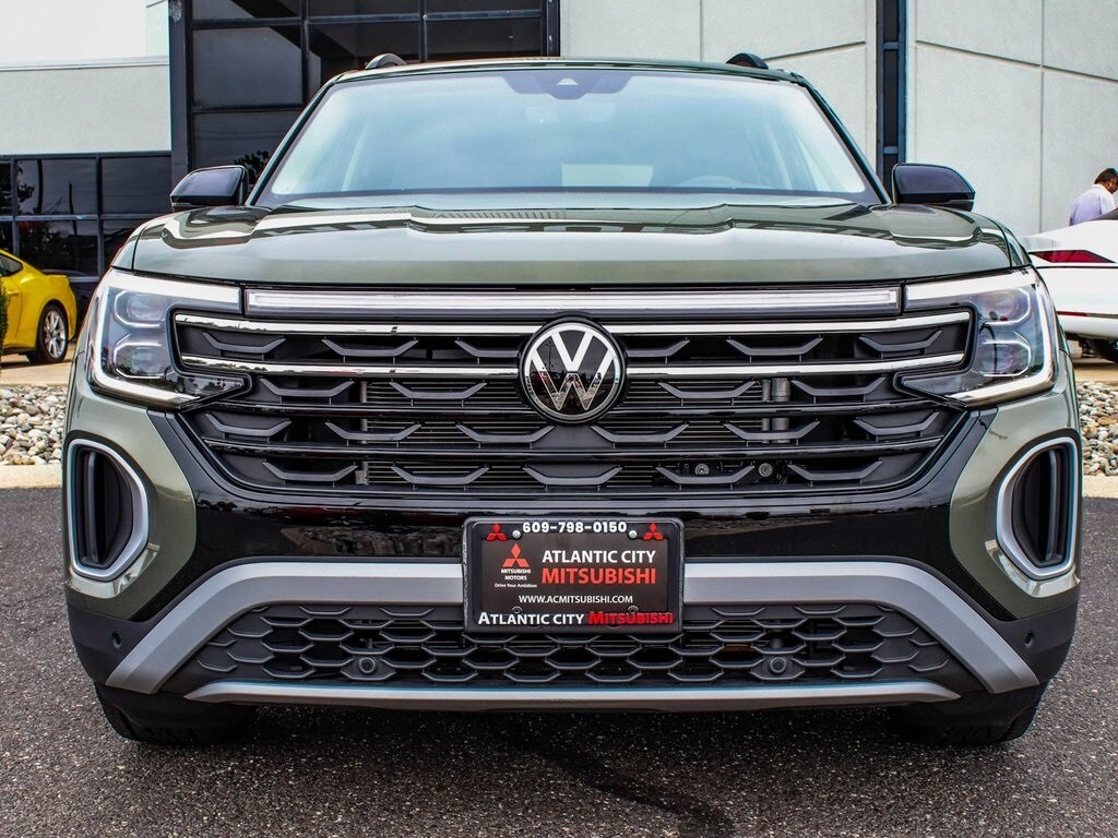 2024 Volkswagen Atlas Peak Edition SEL photo 2