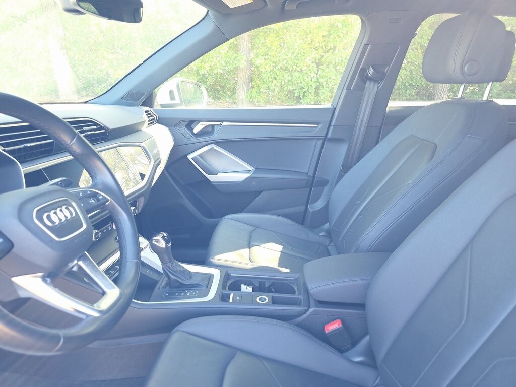 2023 Audi Q3 45 TFSI S line Premium photo 3