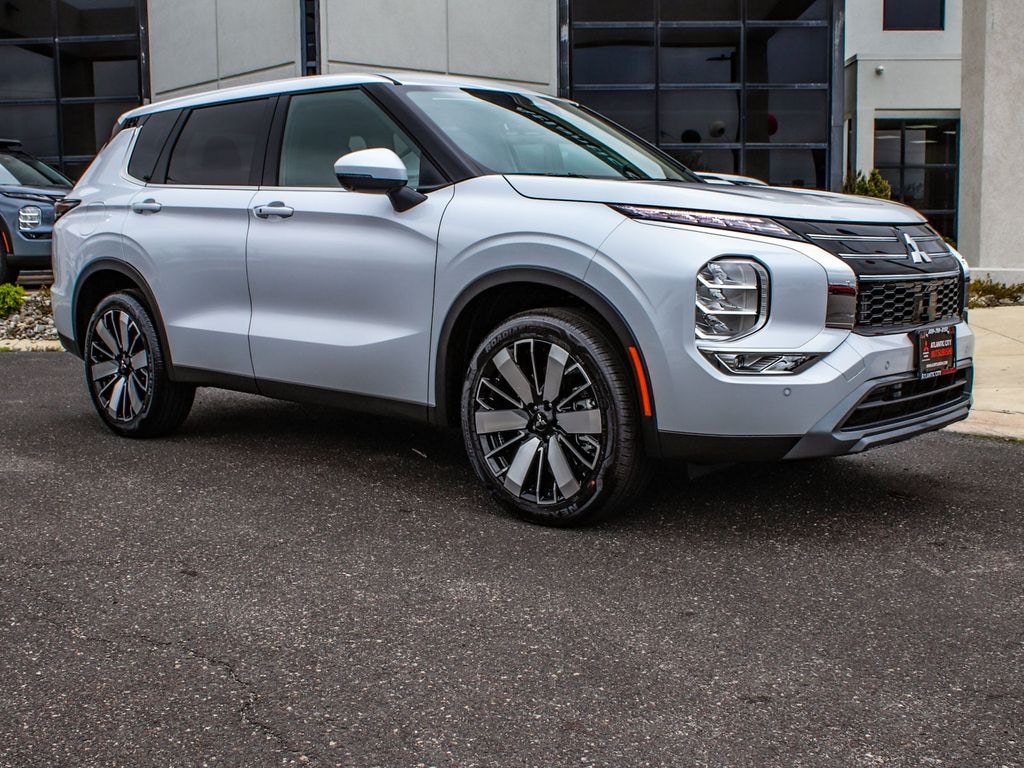 New 2026 Mitsubishi Outlander SE SUV