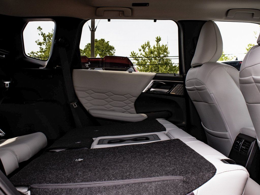 2025 Mitsubishi Outlander SEL Platinum Edition - Photo 42