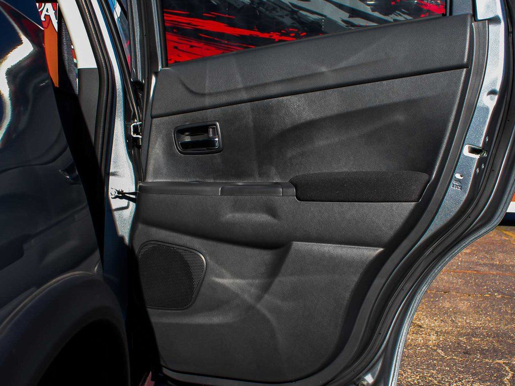 2025 Mitsubishi Outlander Sport ES - Photo 13