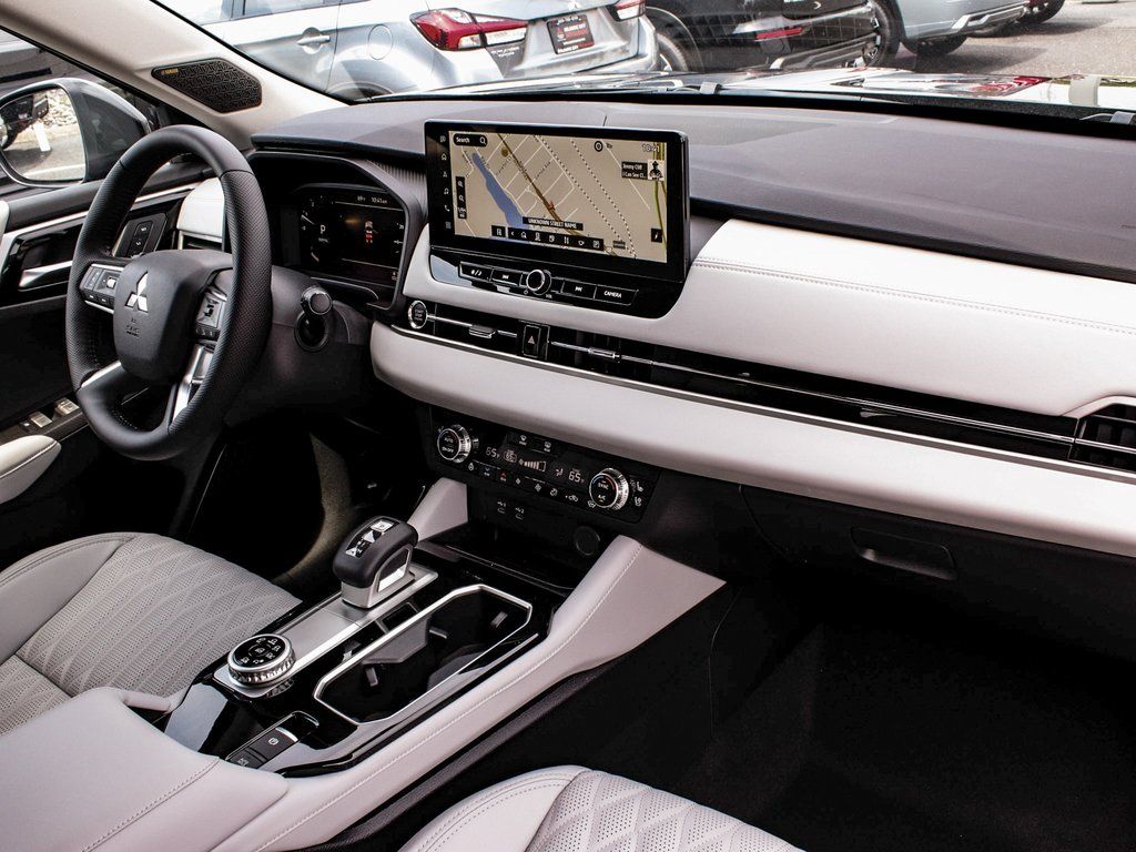 2025 Mitsubishi Outlander SEL Platinum Edition - Photo 45