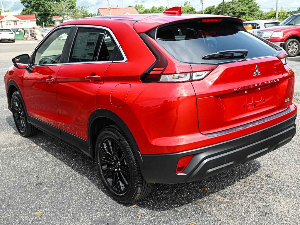 2024 Mitsubishi Eclipse Cross LE photo 4