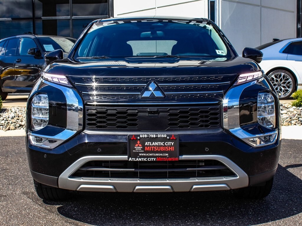 2023 Mitsubishi Outlander SE photo 2