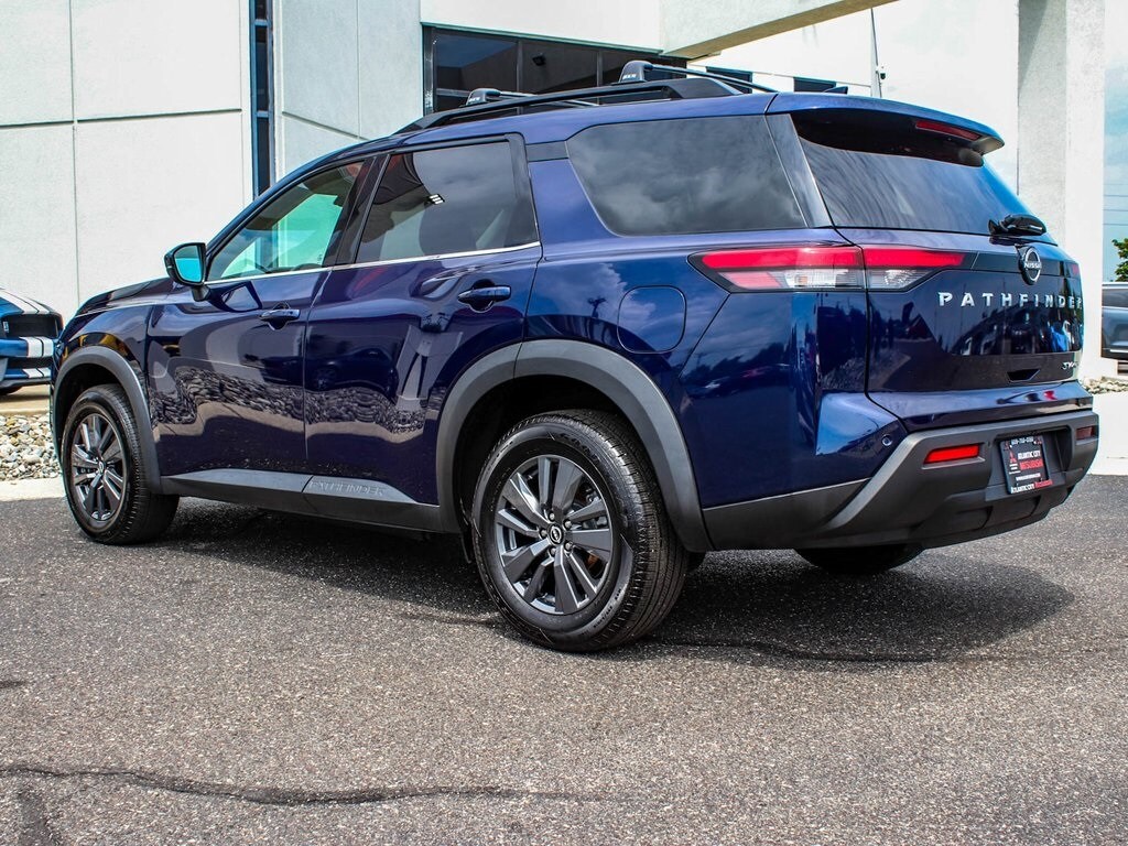 2022 Nissan Pathfinder SV photo 4