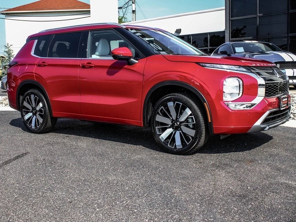 2025 Mitsubishi Outlander SEL photo 3